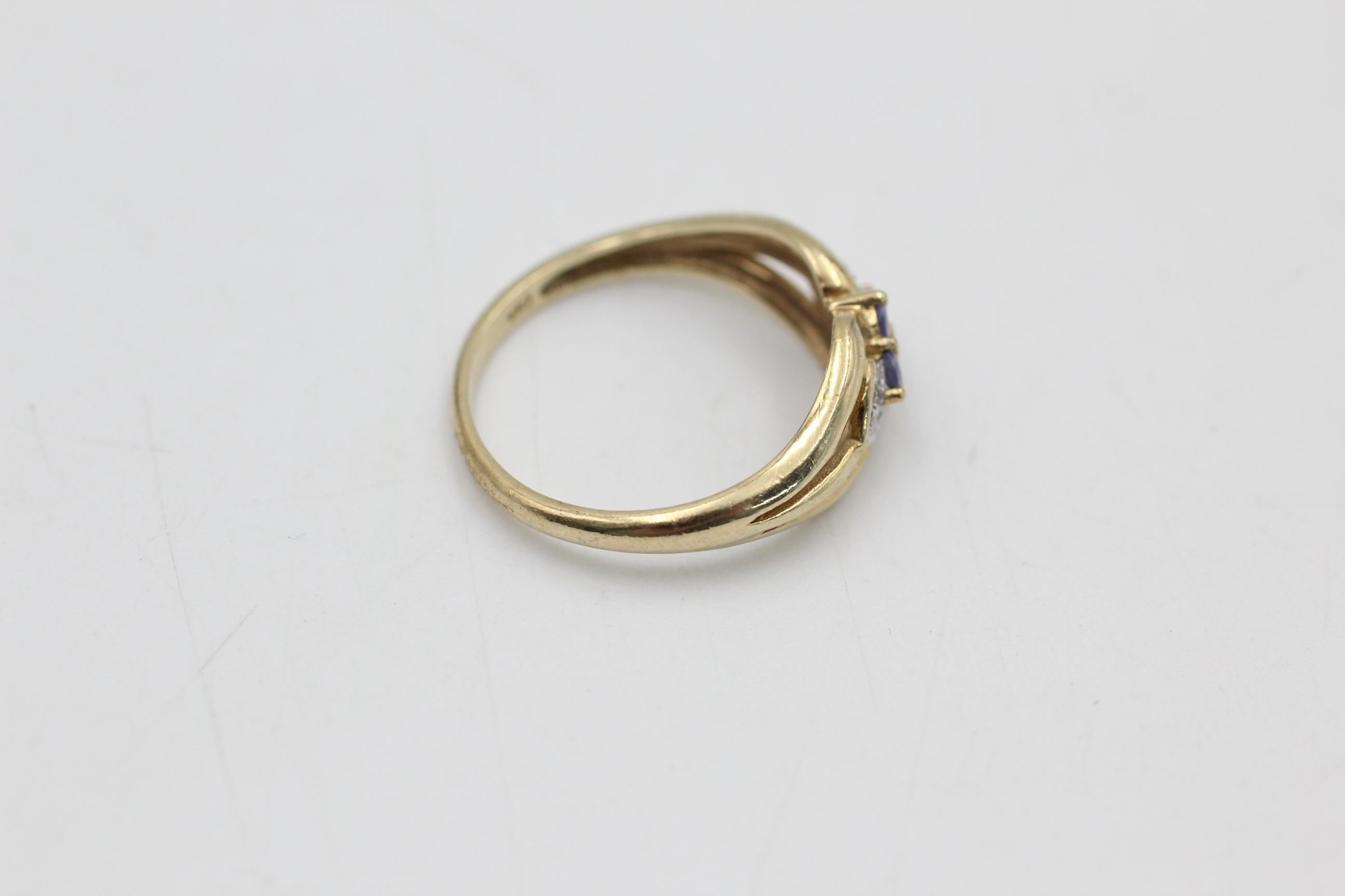 9ct gold diamond & gemstone ring (2g) - Image 4 of 5