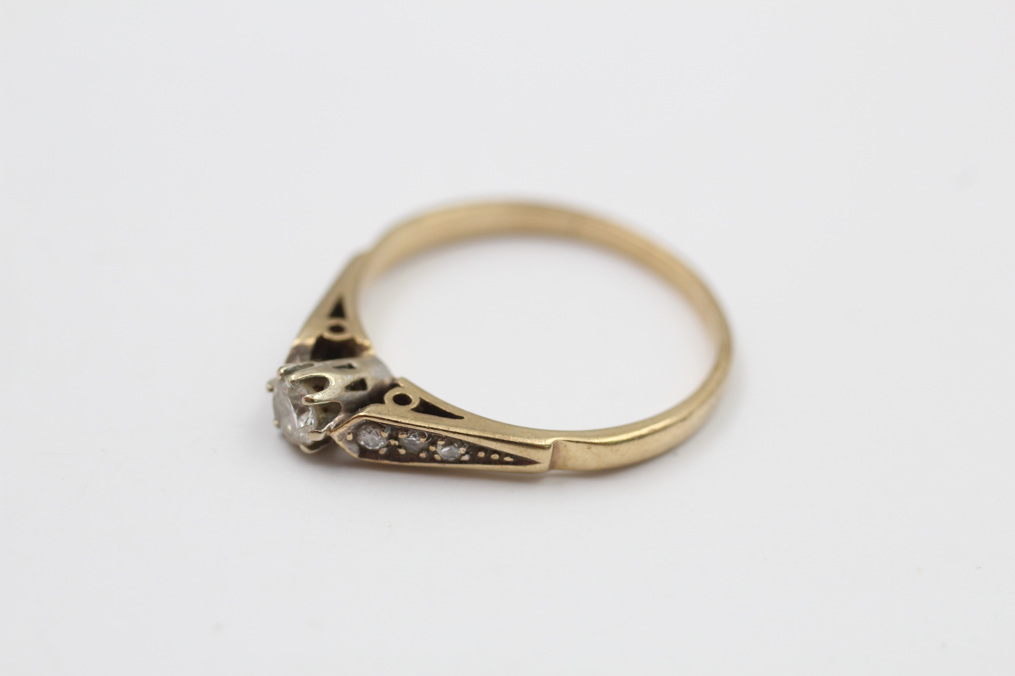 9ct gold diamond ring (1.6g) - Image 2 of 4