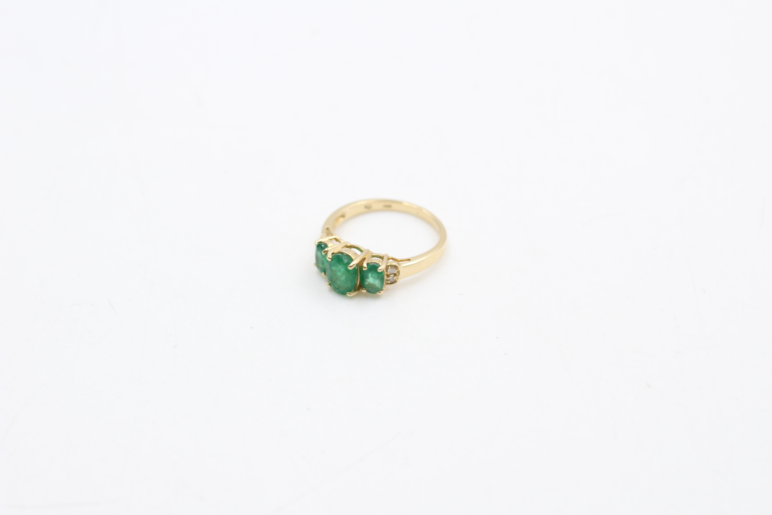 14ct gold vintage emerald & diamond seven stone dress ring (3.6g) - Image 2 of 4