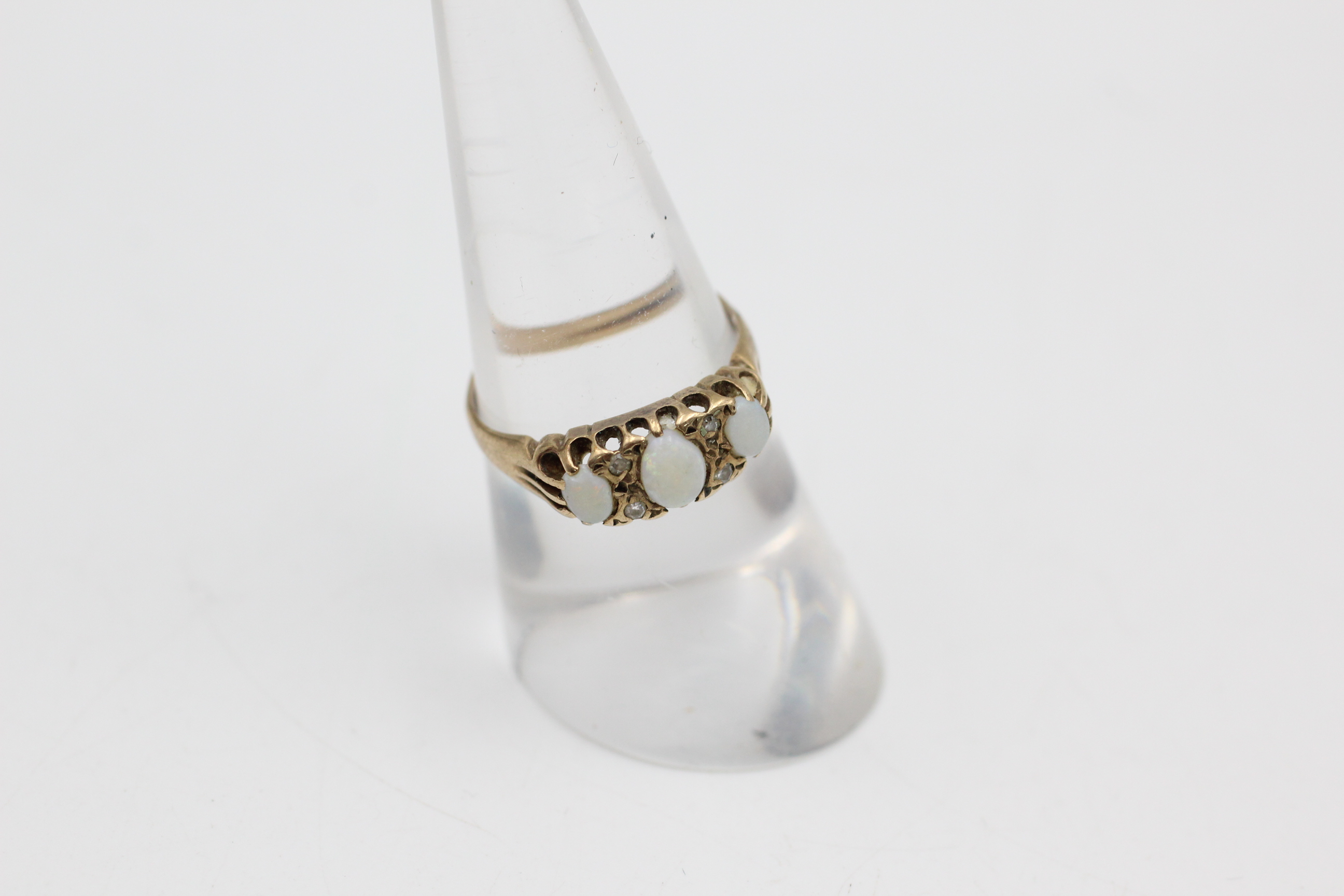 9ct gold diamond & opal carved ring (2g) - Image 4 of 4