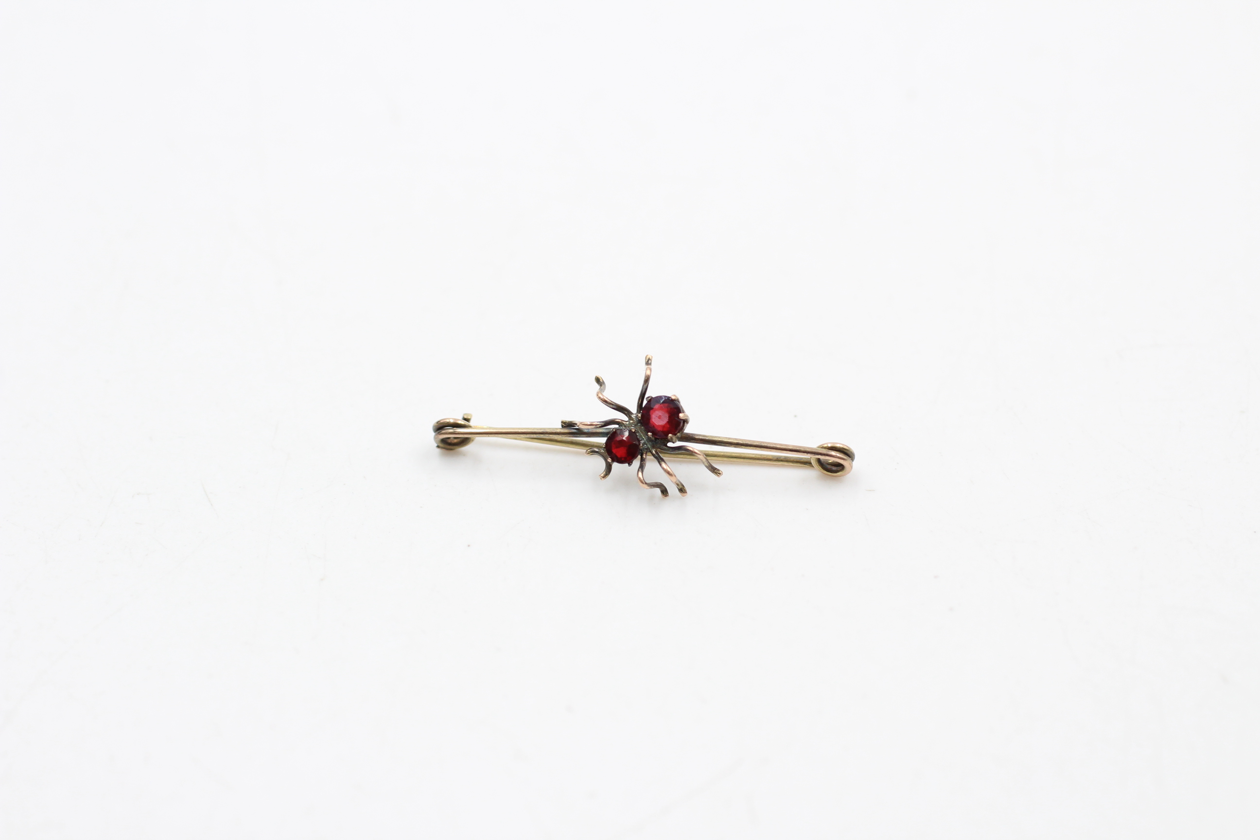 9ct gold garnet spider bar brooch (1.1g) - Image 2 of 4