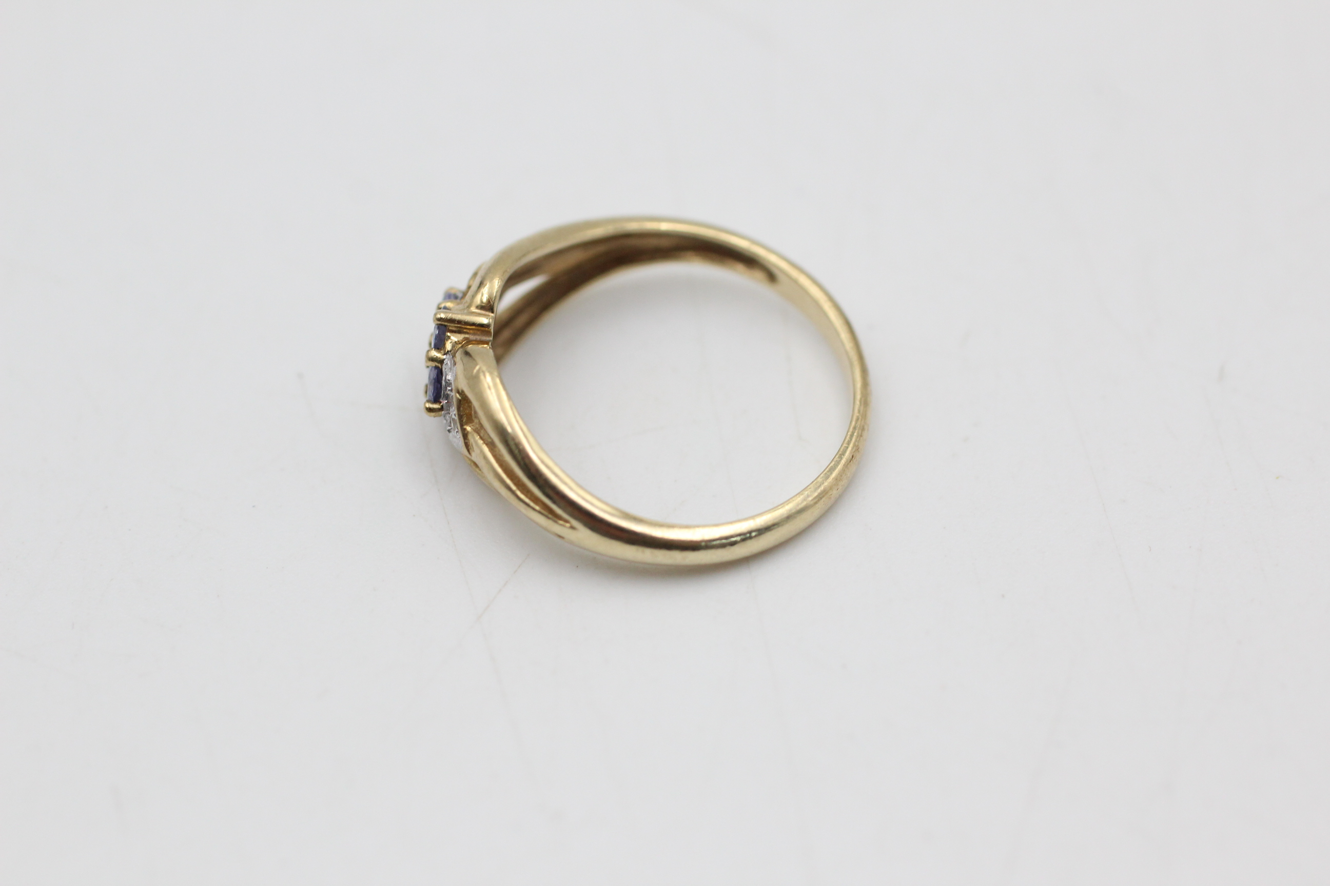 9ct gold diamond & gemstone ring (2g) - Image 2 of 5