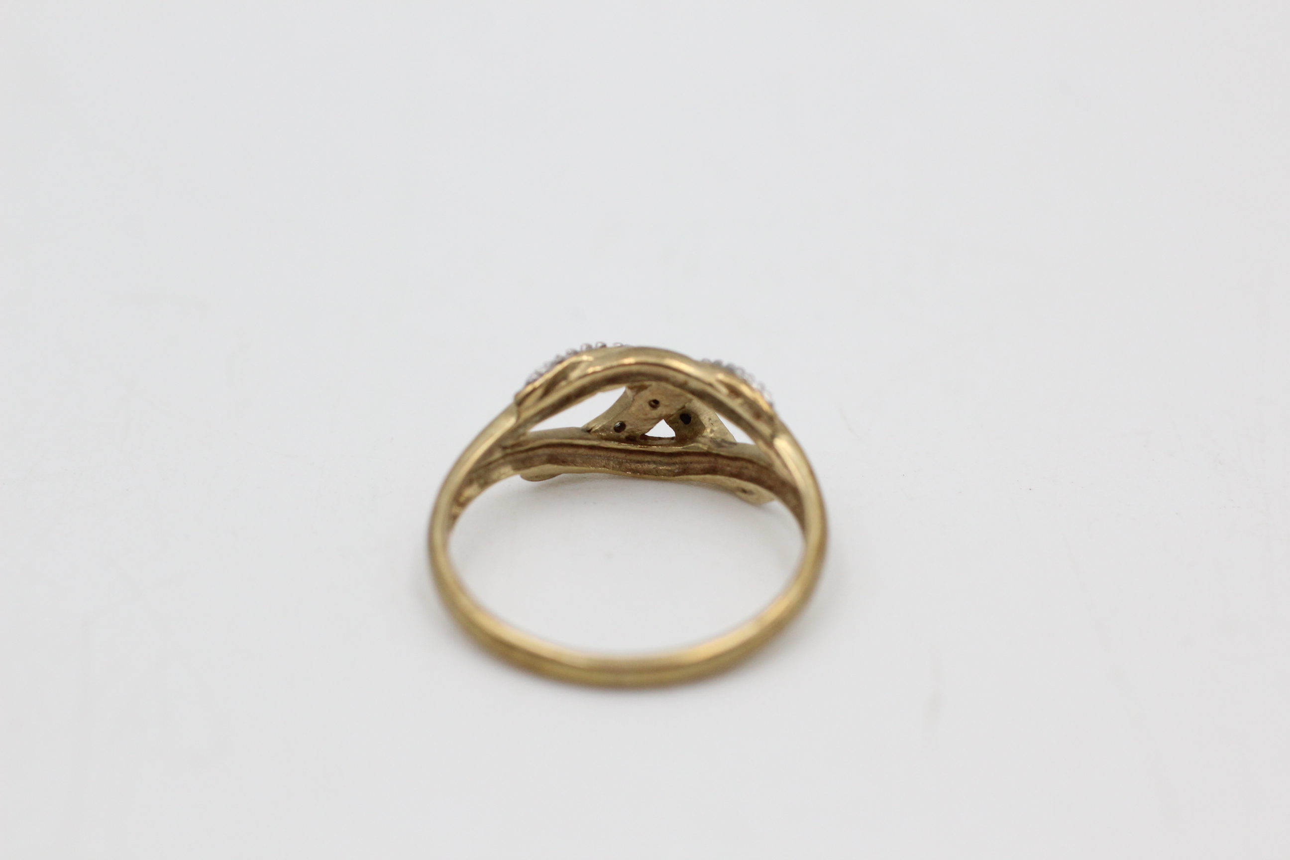 9ct gold diamond cross over ring (2.6g) - Image 3 of 4