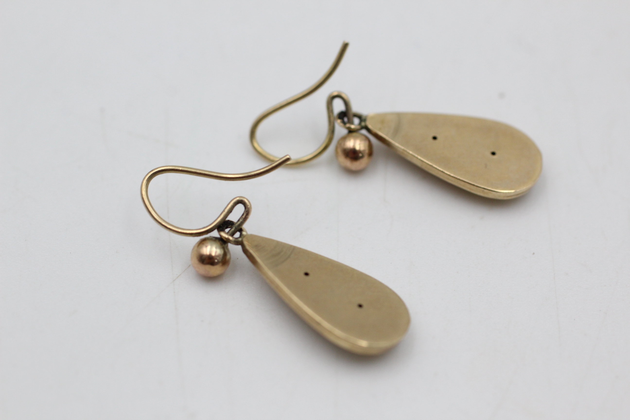 9ct gold diamond ornate flush set drop earrings (1.5g) - Image 3 of 4