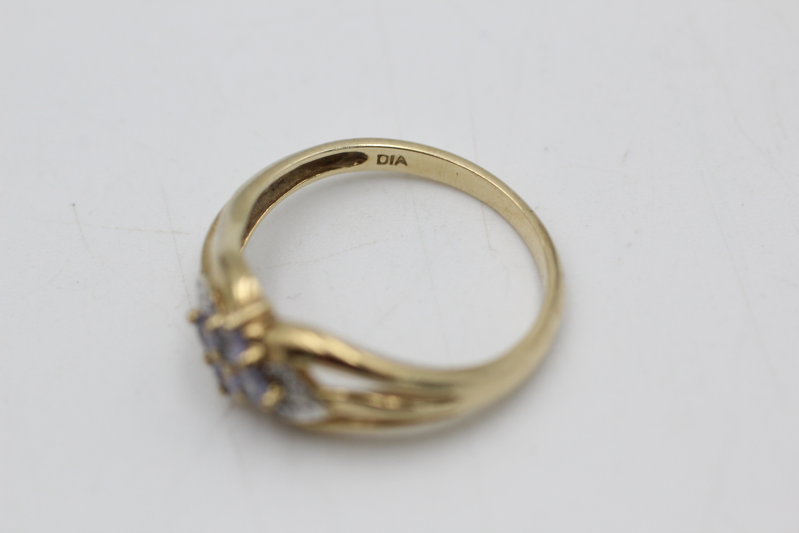 9ct gold diamond & gemstone ring (2g) - Image 5 of 5