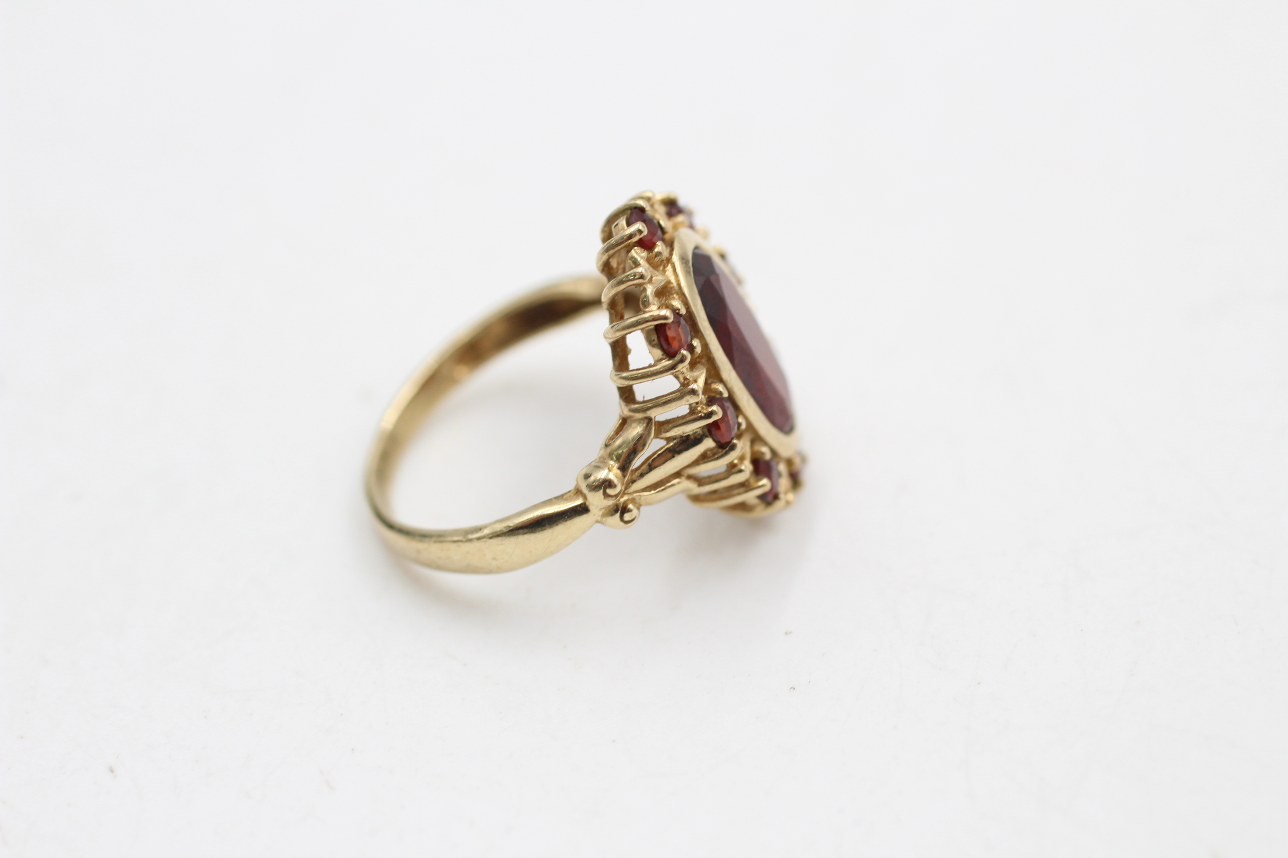 9ct gold garnet dress ring (4.3g) - Image 3 of 4