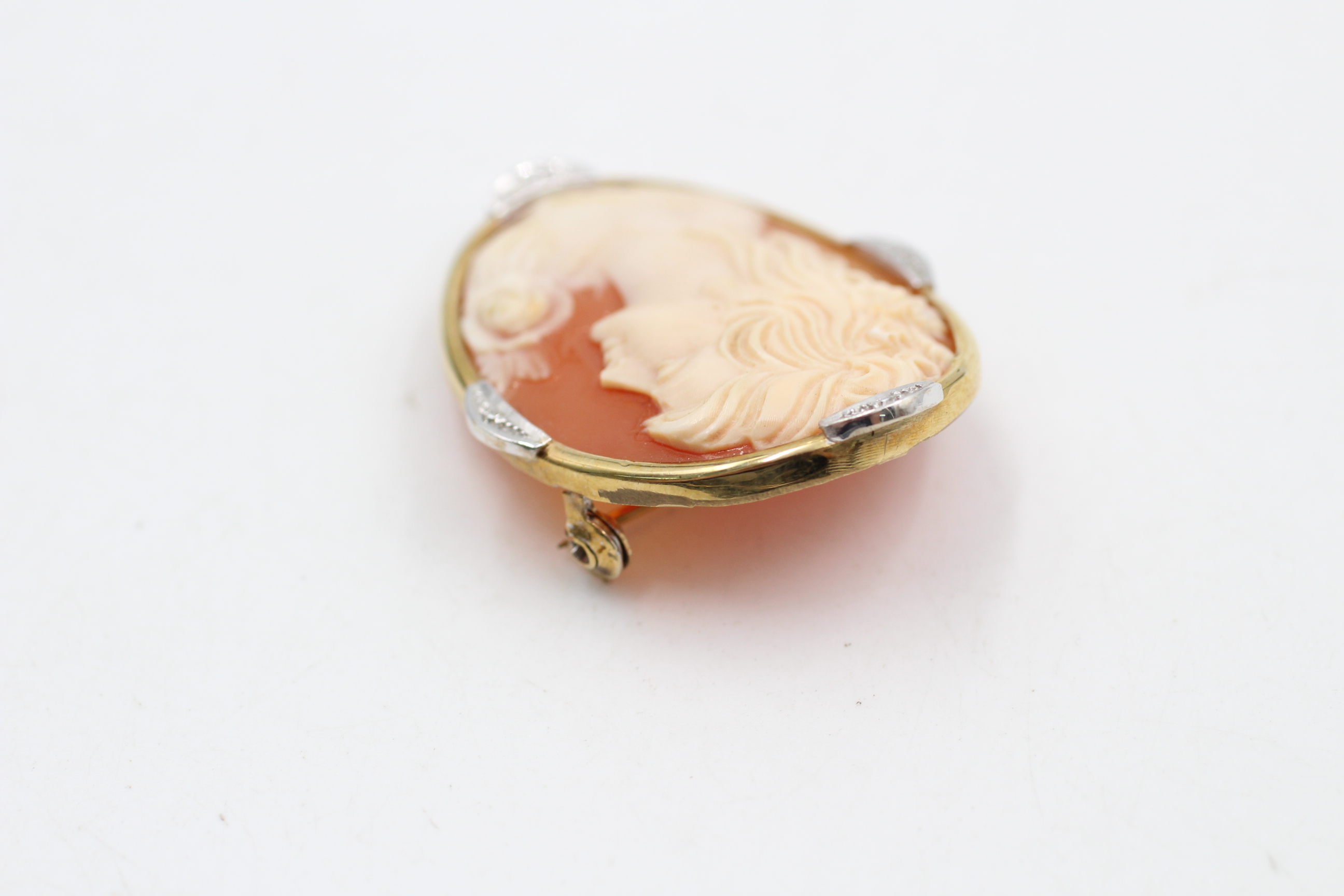 9ct gold diamond cameo brooch (5.8g) - Image 3 of 4