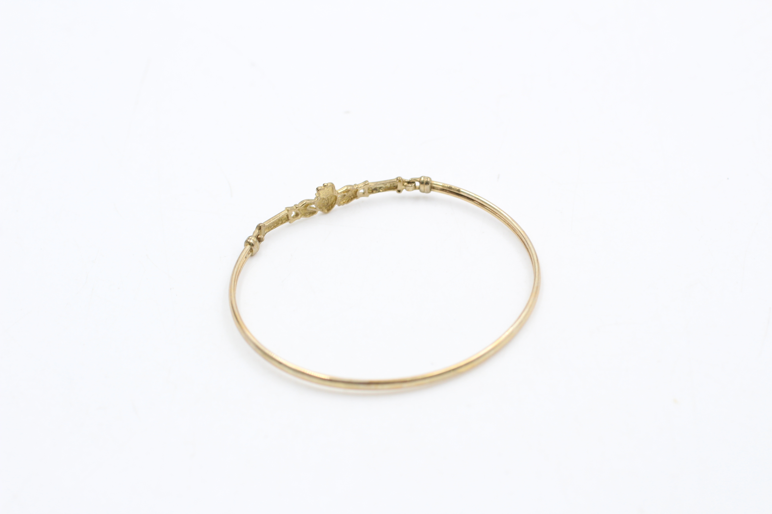 9ct gold claddagh bangle (3.4g) - Image 4 of 4