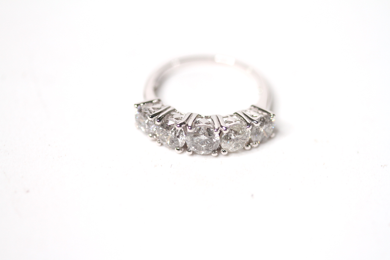 18ct white gold 5 stone diamond ring. RBC diamonds 2.85ct - Image 4 of 4