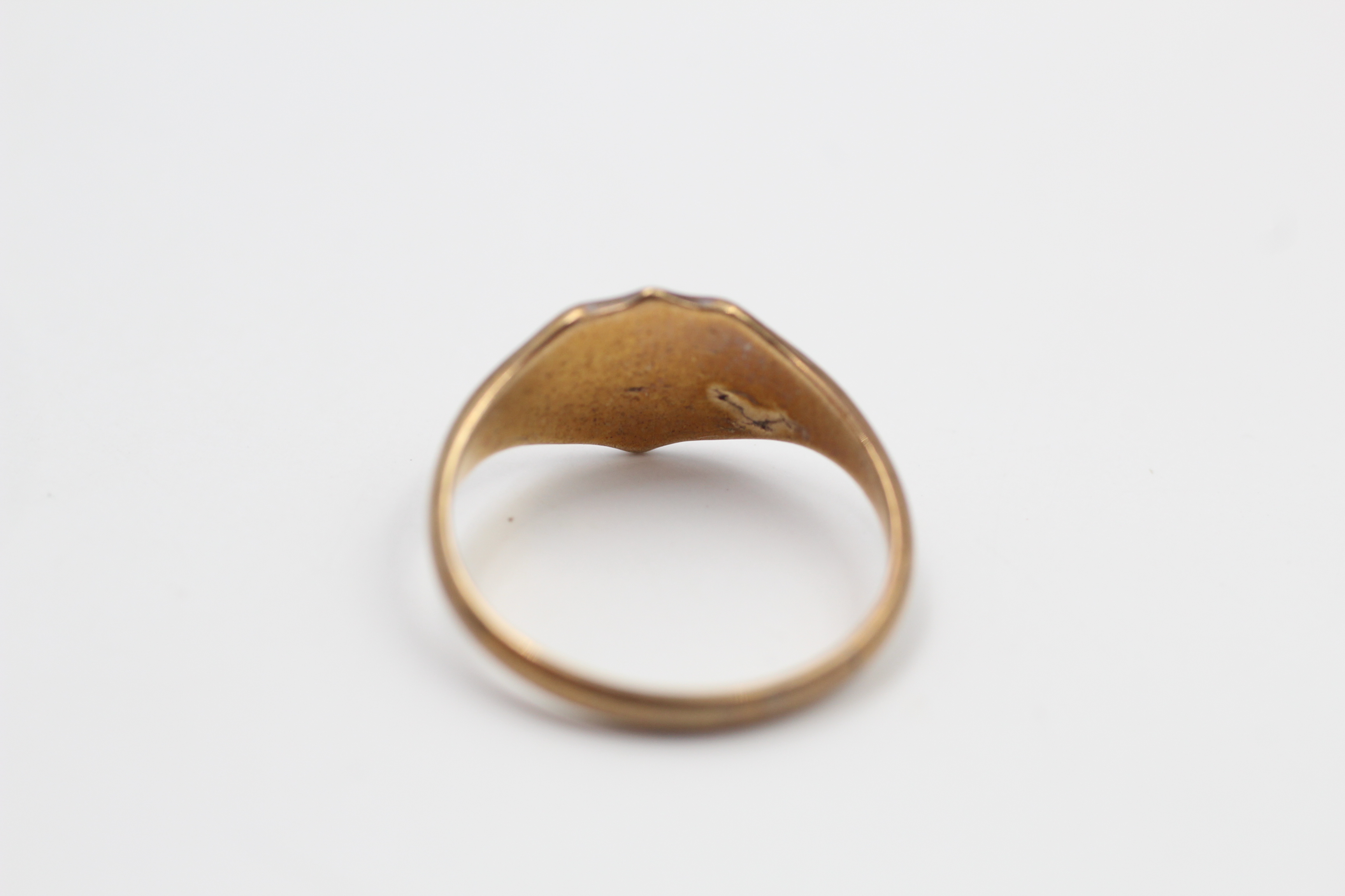 9ct gold vintage shield signet ring (2.2g) - Image 3 of 4