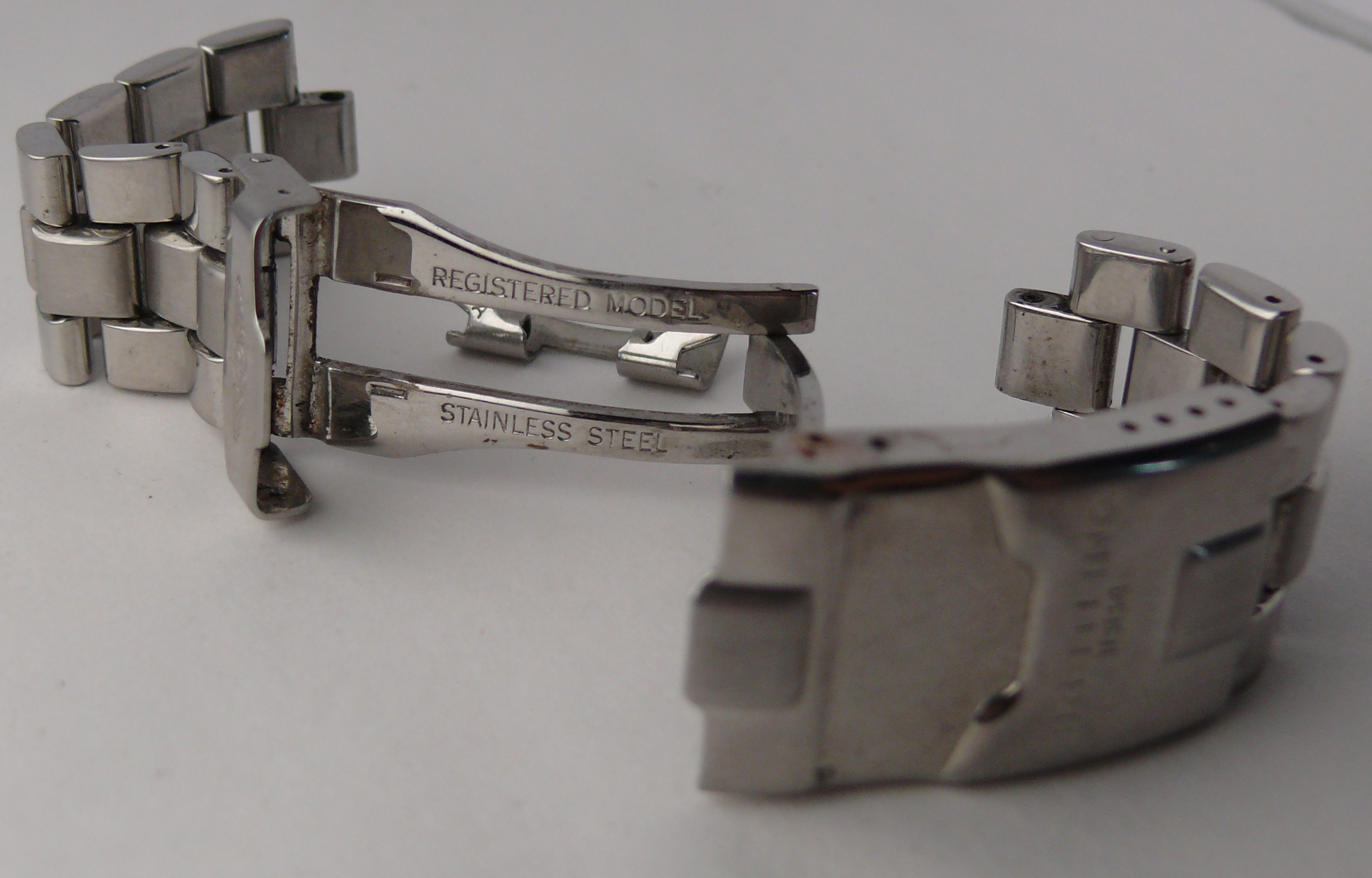 An incomplete Genuine Breitling 20mm Bracelet, with one end link marked SCA. Clasp does not lock - Image 4 of 5