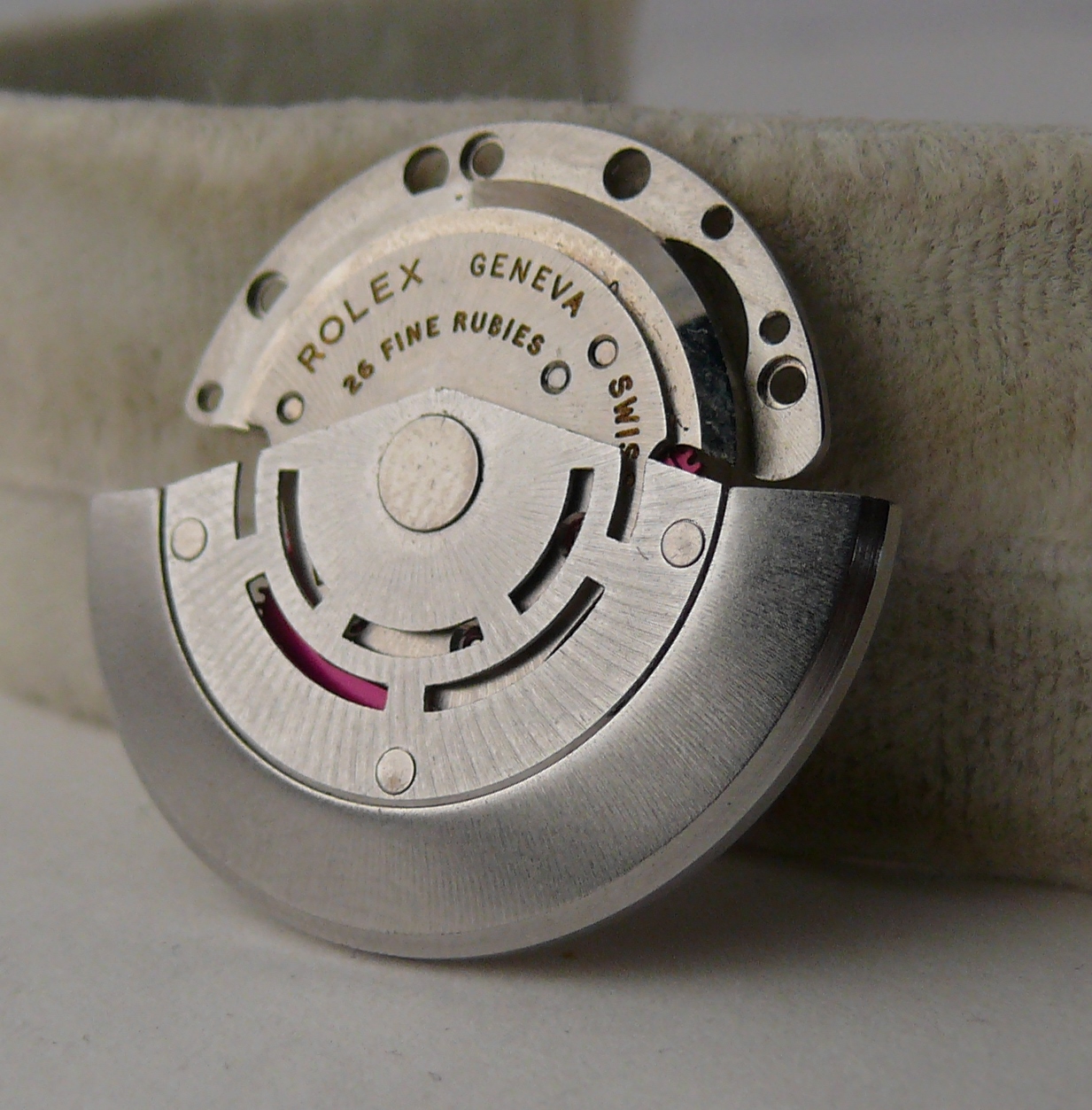 1970s Vintage Rolex 1520 Movement Automatic unit . Please note all parts are clean and genuine, - Image 2 of 9