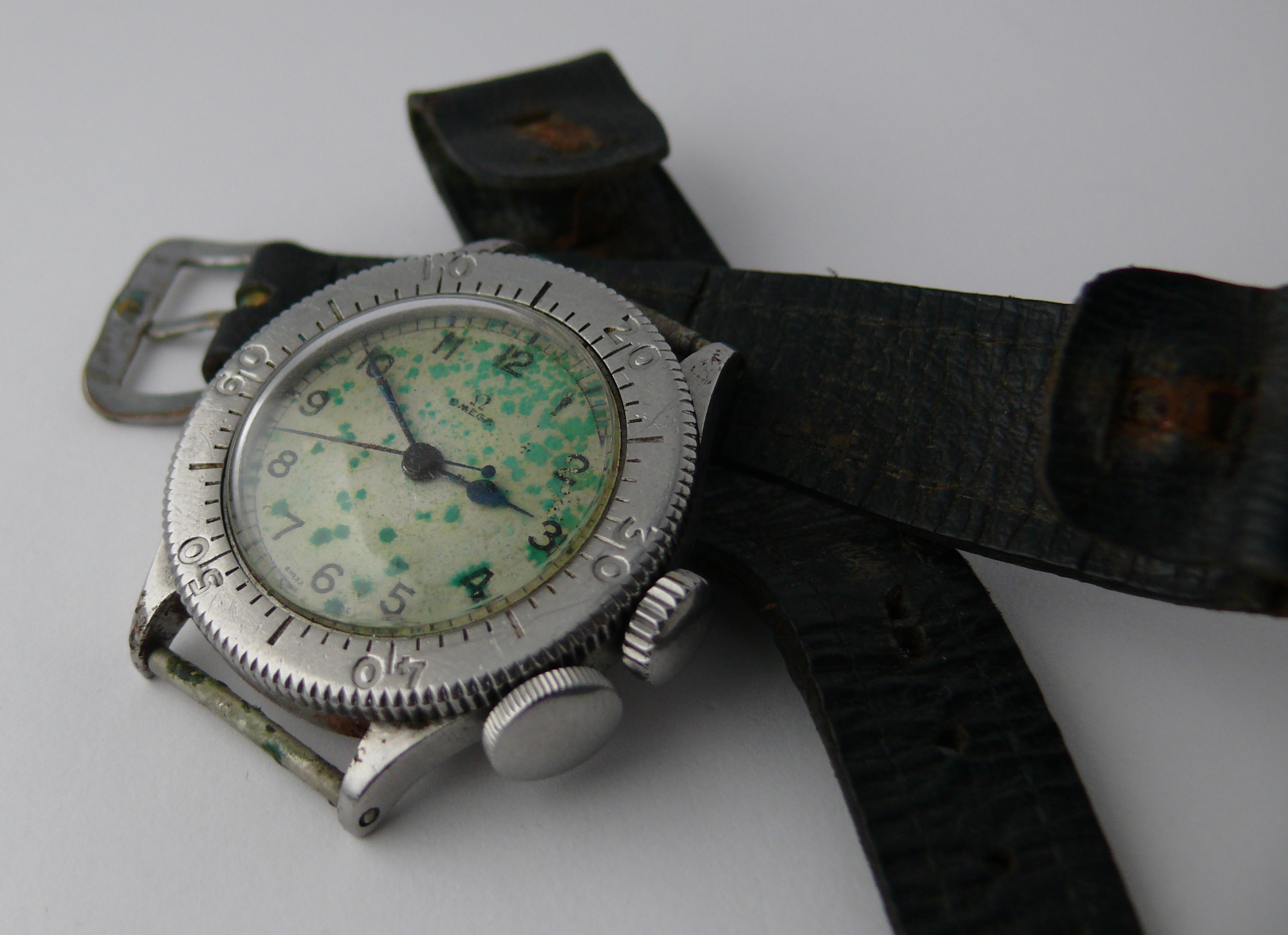 1940 WW2 Vintage Gents Omega RAF Weems Wristwatch Ref 6B 159. A very rare and collectable model,