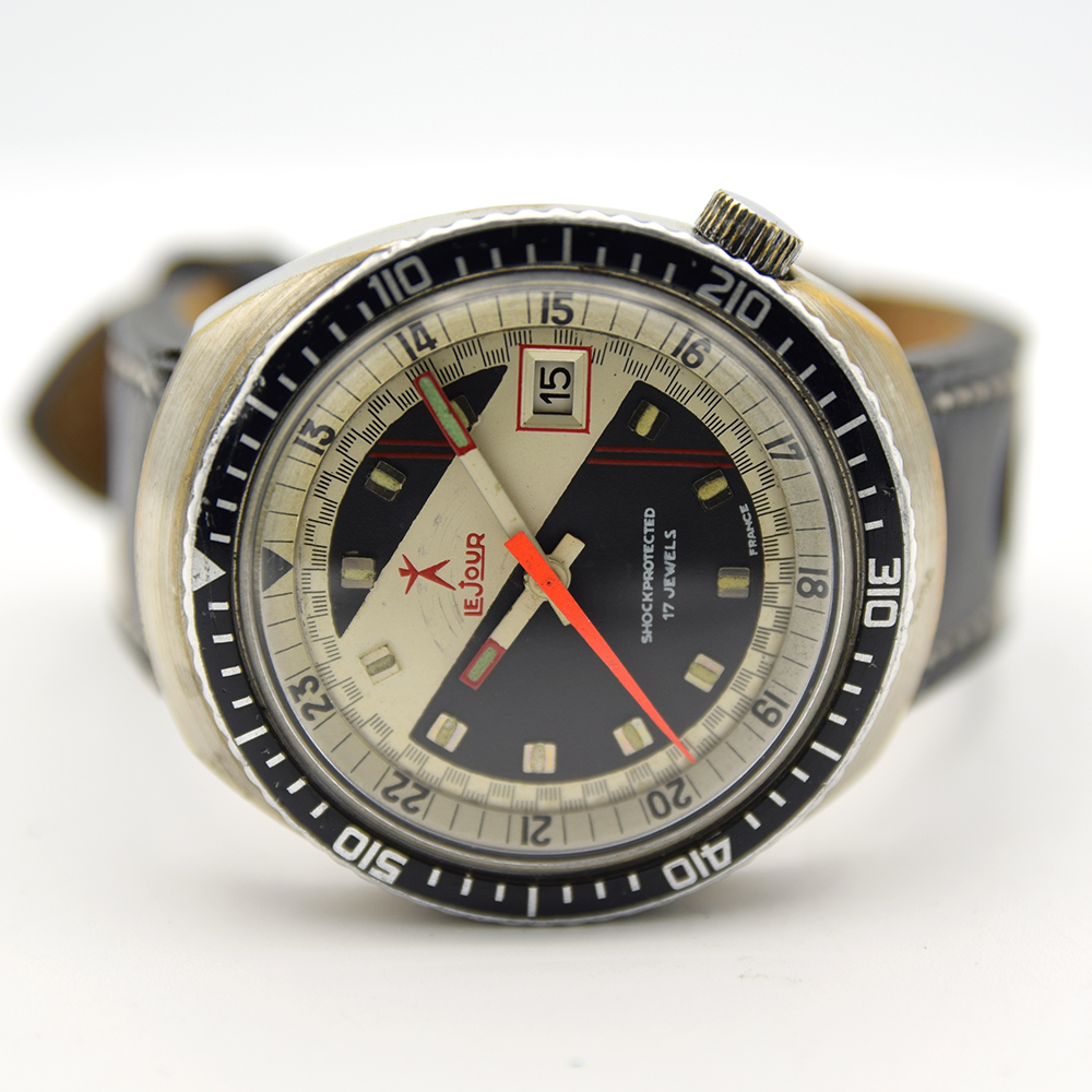 GENTLEMAN'S VINTAGE LEJOUR RACING WATCH, MANUAL FE 140, CIRCA. 1970S, circular black and white - Image 2 of 4