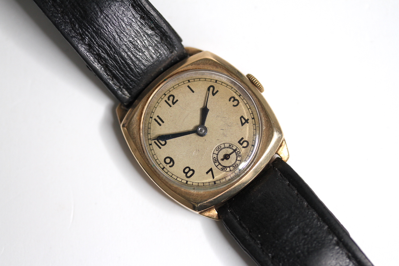 VINTAGE 9CT MANUAL WIND WATCH STERILE DIAL CIRCA 1940s, circular champagne dial with arabic