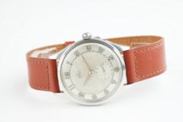 GENTLEMENS OMEGA 'BUMPER' WRISTWATCH REF. 2374-3 CIRCA 1940S, circular two tone dial with hour