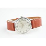 GENTLEMENS OMEGA 'BUMPER' WRISTWATCH REF. 2374-3 CIRCA 1940S, circular two tone dial with hour