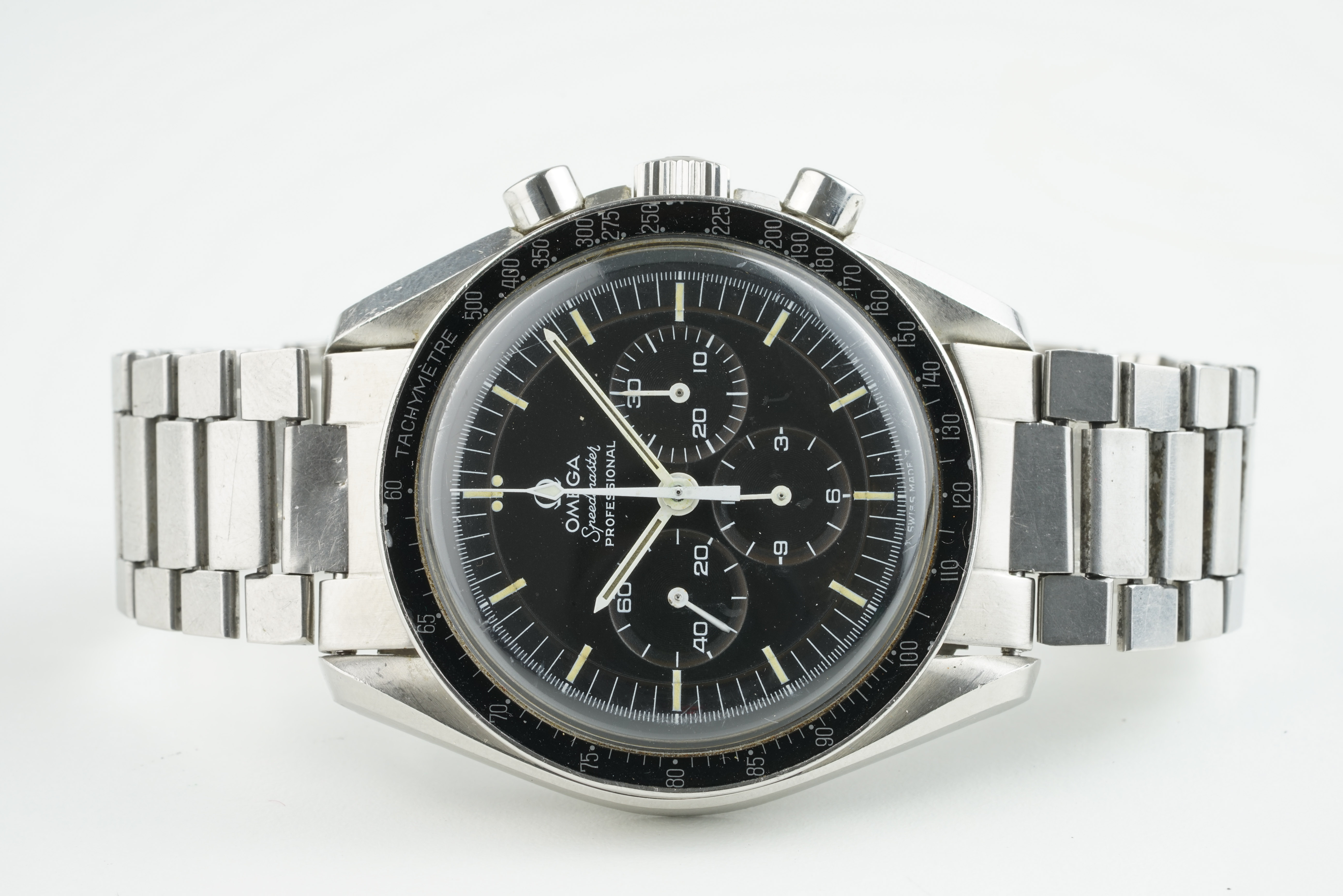 GENTLEMENS OMEGA SPEEDMASTER PROFESSIONAL CHRONOGRAPH WRISTWATCH REF. 145.022-69, circular black