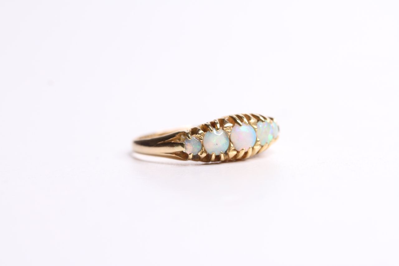 18ct yellow gold 5 opal set ring - Image 2 of 3