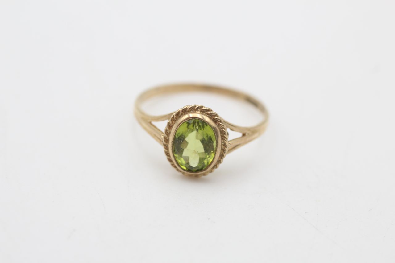 2 x 9ct gold gemstone detail rings inc. peridot, topaz, bypass (4.2g) - Image 2 of 4