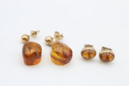 2 x 9ct gold vintage paired amber earrings inc. stud & drop (4.4g)