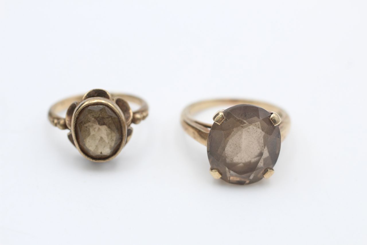 2 x 9ct gold vintage smoky quartz cocktail rings (6.1g)