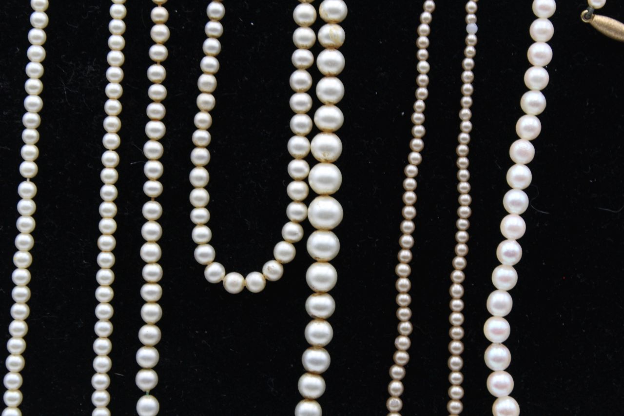 4 x 9ct yellow & white gold clasps pearl & faux pearl single strand necklaces (46.5g) - Image 3 of 4