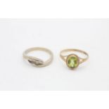 2 x 9ct gold gemstone detail rings inc. peridot, topaz, bypass (4.2g)