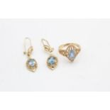 14ct gold blue spinel cocktail ring & drop earrings set (6.9g) size P.