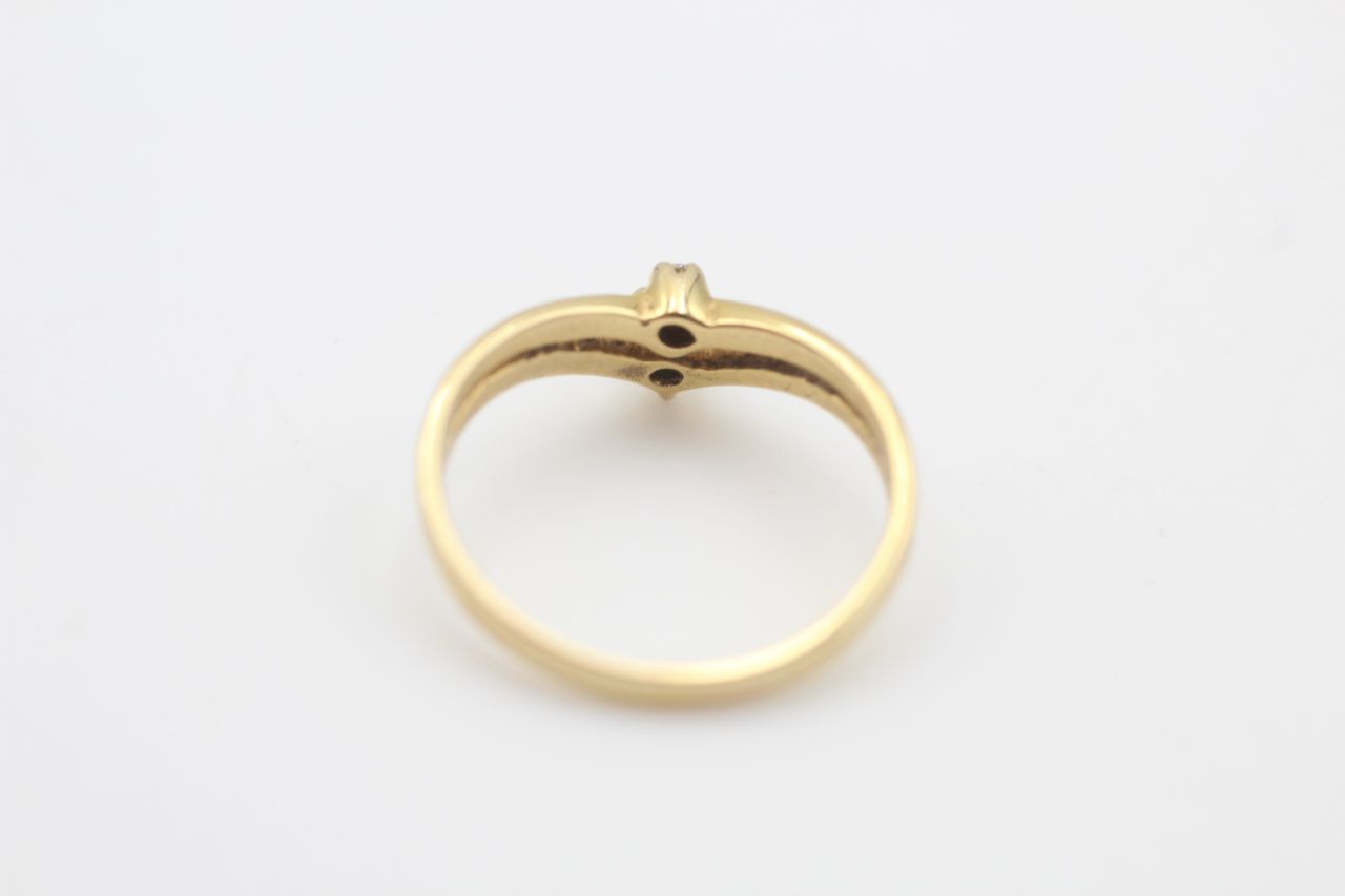 10ct gold diamond & garnet wishbone ring (1.8g) - Image 3 of 5