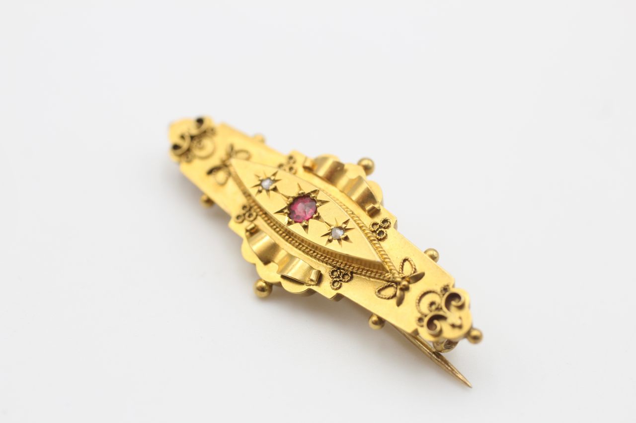 9ct gold antique Victorian diamond & red composite stone Etruscan brooch (3g) - Image 2 of 5