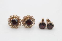 2 x 9ct gold vintage paired garnet stud earrings (4.7g)