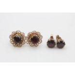 2 x 9ct gold vintage paired garnet stud earrings (4.7g)