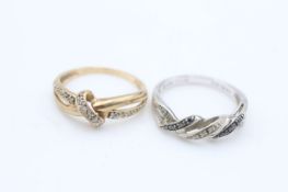 2 x 9ct gold diamond detail dress rings (4.1g)