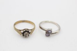 2 x 9ct yellow & white gold gemstone & diamond dress rings inc. sapphire & iolite (3.4g)