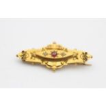 9ct gold antique Victorian diamond & red composite stone Etruscan brooch (3g)