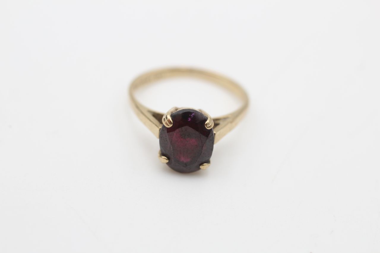 2 x 9ct gold vintage gemstone dress rings inc. garnet & clear gemstone (3.6g) - Image 2 of 4