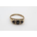 9ct gold sapphire & clear gemstone dress ring (2.7g)