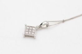 9ct white gold diamond pendant necklace (1.1g)