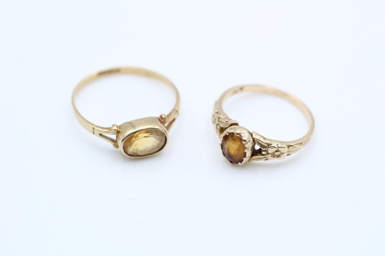 2 x 9ct gold vintage citrine rings (3.5g)