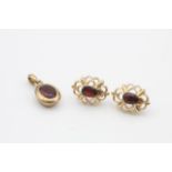 2 x 9ct gold garnet detail jewellering inc. pendant, earrings (3.4g)