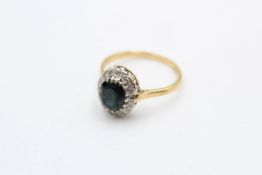 18ct gold vintage sapphire & diamond halo dress ring (3.7g) size R.