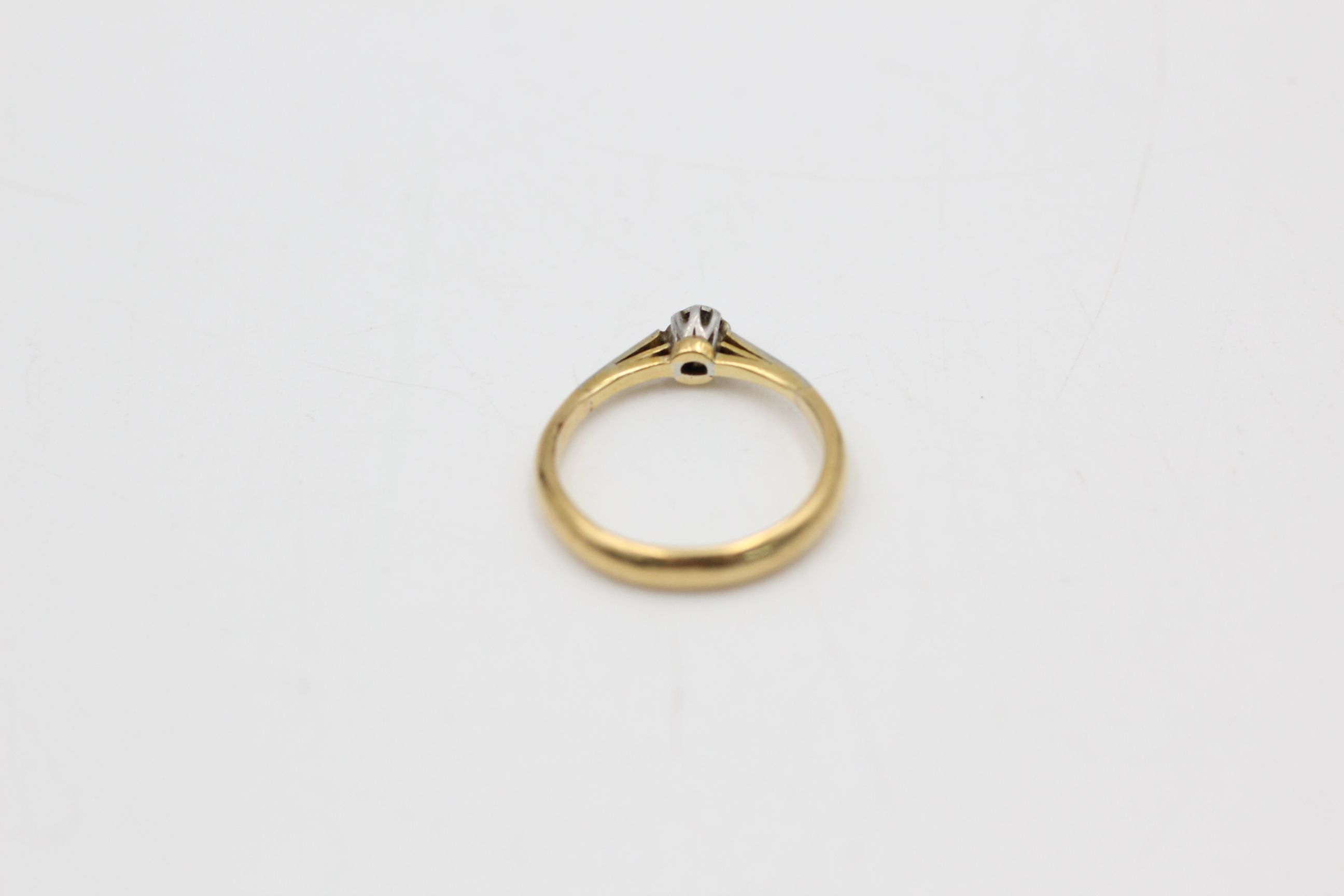 18ct gold diamond solitaire ring (2.8g) - Image 3 of 4