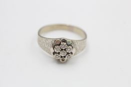 18ct white gold diamond cluster textured shoulder ring ( as seen) (3.7g)