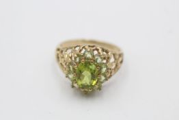 9ct gold vintage peridot & prasiolite cluster textured openwork shoulders ring (3.3g)