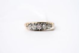 5 Stone Calvet Ring, 18ct yellow gold, size Q, 4.1g.