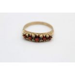 9ct gold vintage garnet five stone gypsy setting ring (2.4g) size N