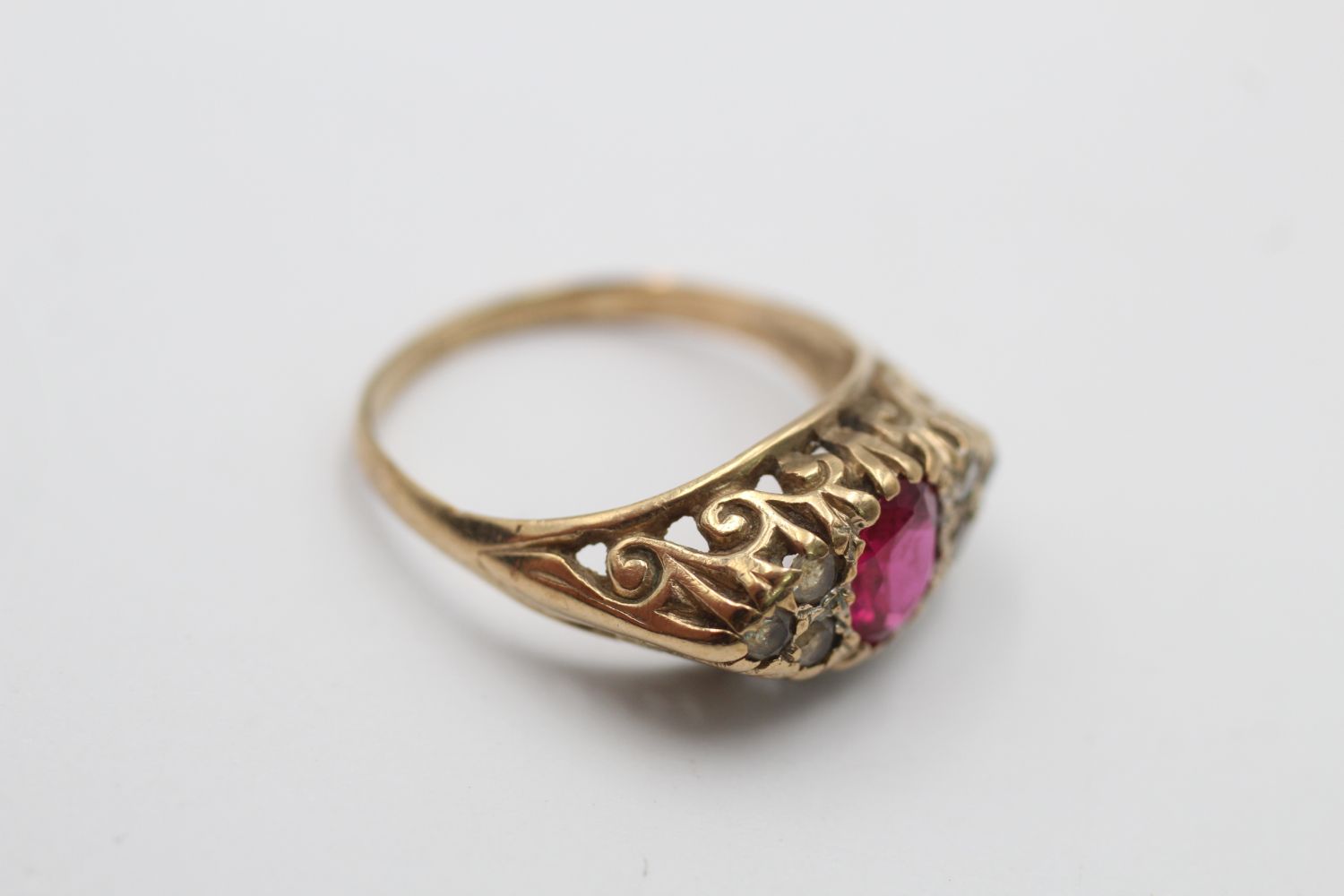 9ct gold vintage ruby & diamond seven stone gypsy setting ring (2.4g) - Image 5 of 5