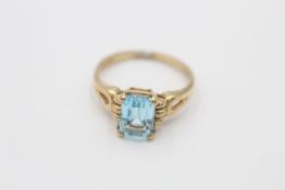 9ct gold vintage topaz solitaire dress ring (2.4g), size N.