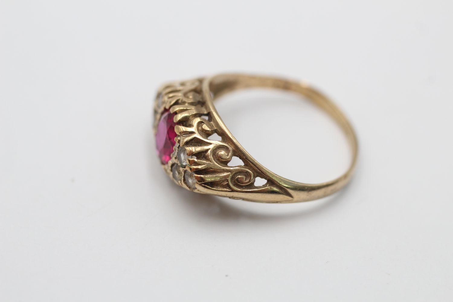 9ct gold vintage ruby & diamond seven stone gypsy setting ring (2.4g) - Image 2 of 5